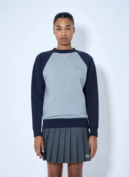 Raglan Sleeve Sweatshirt