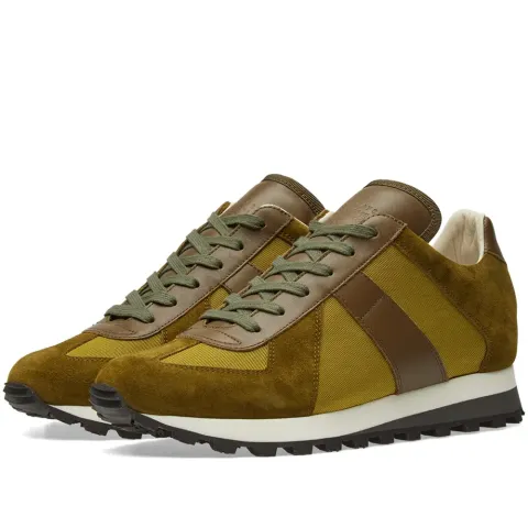 22 Retro Runner Sneaker