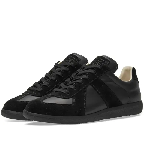 22 Classic Replica Sneaker