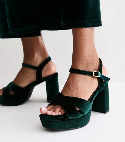 New Look Women's Wide Fit Dark Green Velvet Platform Sandals Vegan