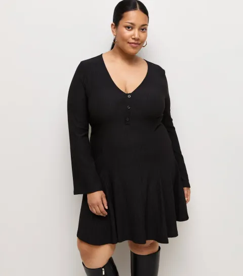 Women's Plus Size Black Crinkle Texture Flared Sleeve Button V-Neck Mini Dress Curves