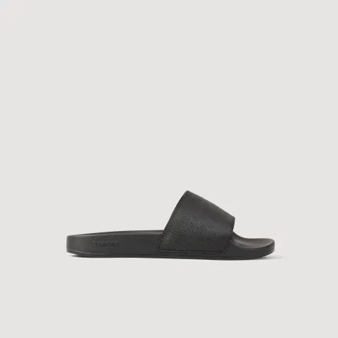 Sandals in reconstituted leather