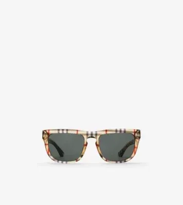 Check Square Sunglasses in Vintage check