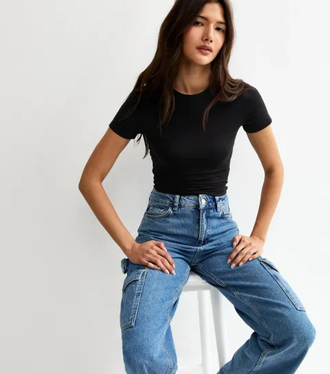 Women's Black Crew Neck Slinky Cropped T-Shirt