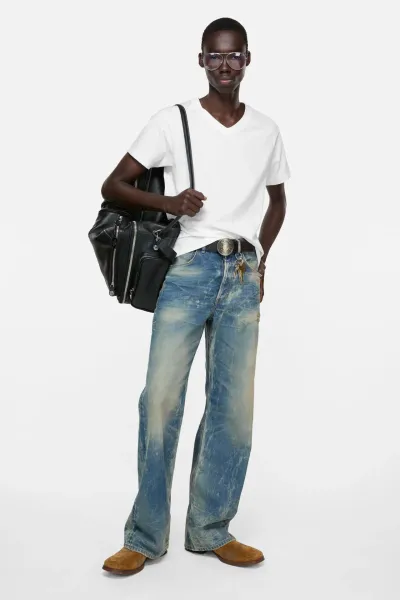 Satin label v-neck t-shirt