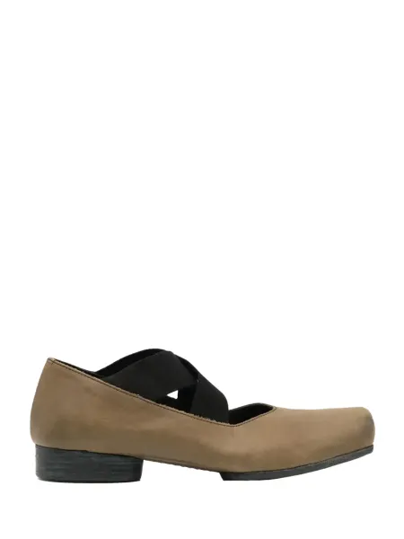 ballet shoes D. olive