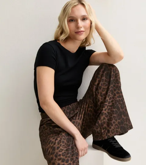 New Look Women's Petite Brown Leopard Print Crinkle Wide Leg Trousers