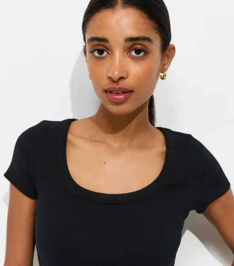 Women's Premium Black Heavyweight Cotton Scoop Neck T-Shirt