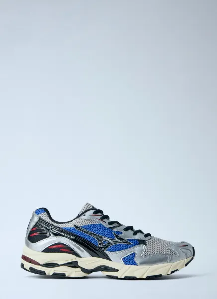 Wave Rider 10 Sneakers