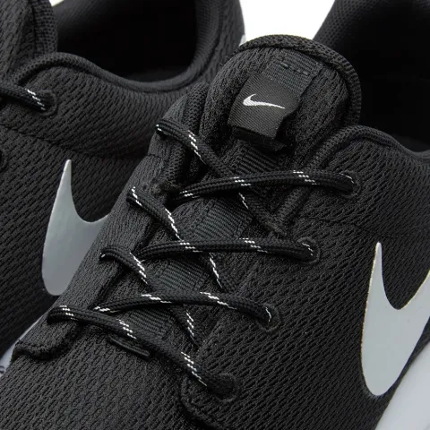 W Roshe One