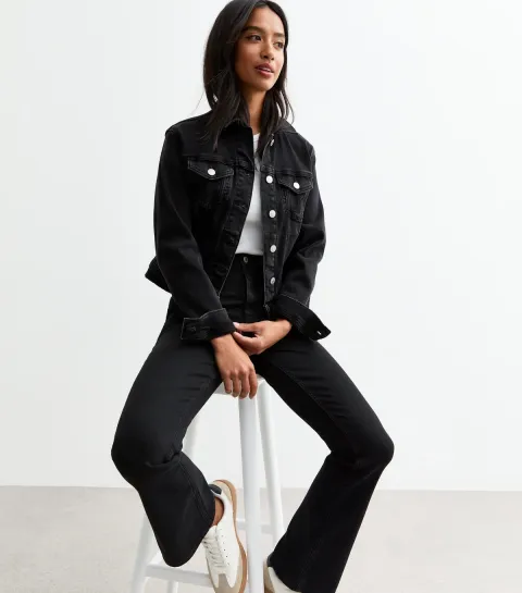 Women's Petite Washed Black Waist Enhance Quinn Bootcut Jeans