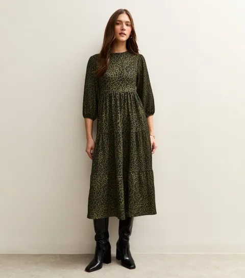 Women's Green Animal Print Crinkled Tiered Midi Dress