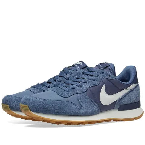 Internationalist W