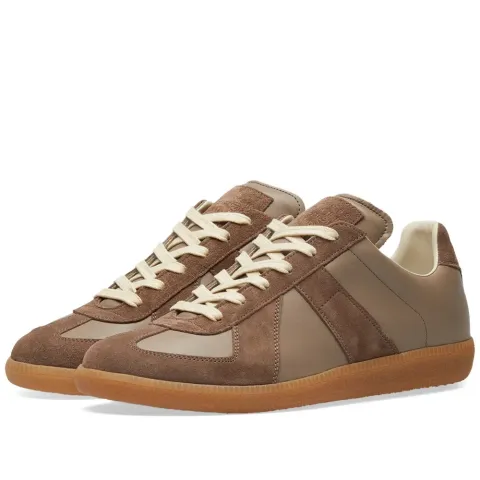 22 Classic Replica Sneaker
