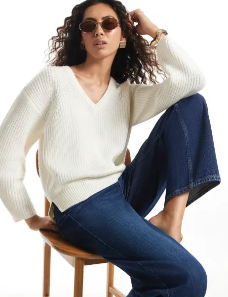 River Island Ribbed V Neck Jumper Cream
