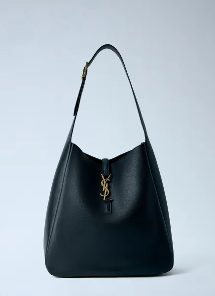 Le 5 À 7 Supple Large Shoulder Bag