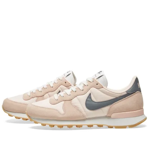 W Internationalist