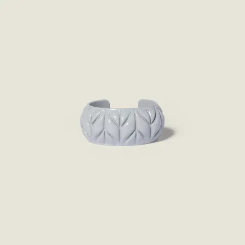 Bracelet with matelassé motif