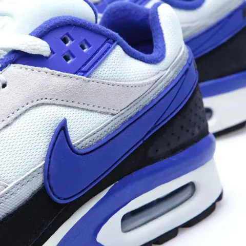Air Classic BW Essential Textile.