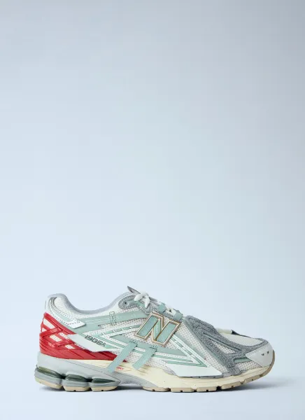 1906A Sneakers