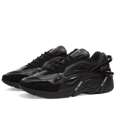 Cylon 21 Sneaker