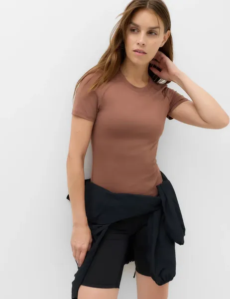 Goodmove Round Neck Fitted T-Shirt Mocha