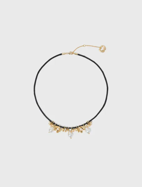 Flower detail cord necklace