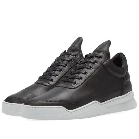 Low Top Sneaker