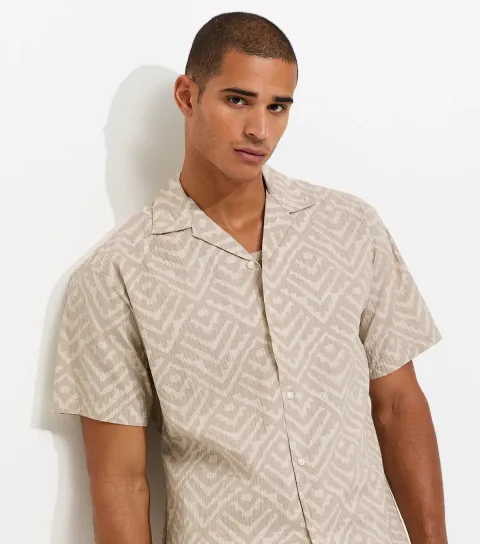 Men's Stone Cotton Rich Seersucker Resort Short Sleeve Shirt
