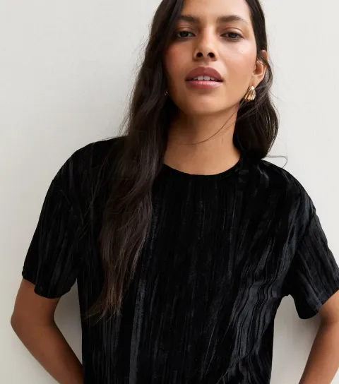 New Look Women's Black Crinkled Velvet T-Shirt