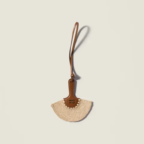 Raffia and leather trick