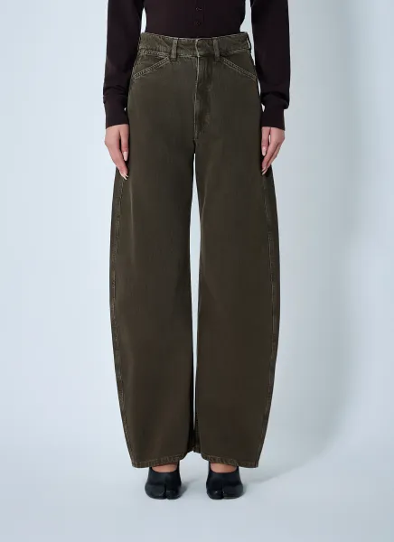 Curved Jeans
