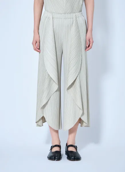 Pleated Wide-Leg Trousers
