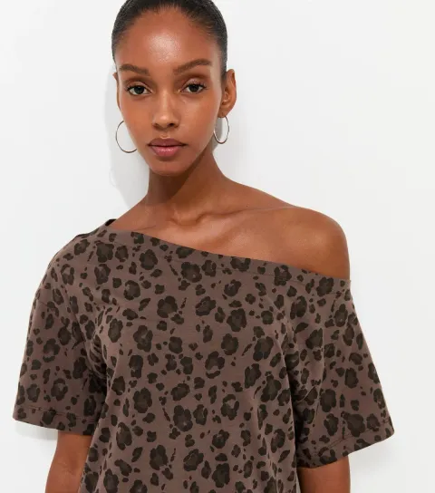 Women's Brown Cotton Leopard Print Off The Shoulder T-Shirt