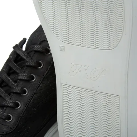Low Top Sneaker