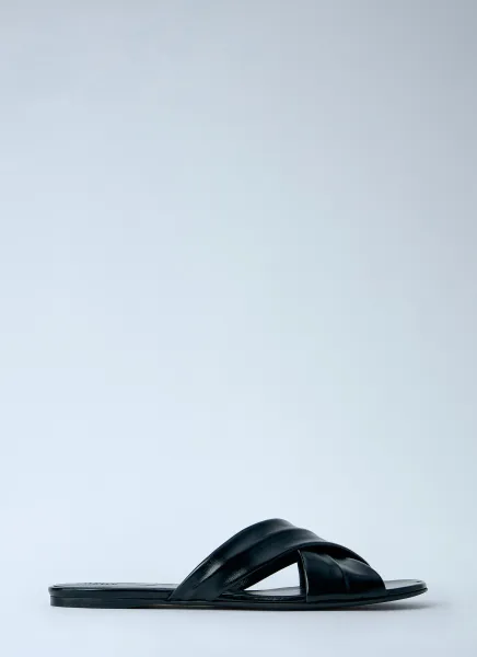 Liria Flat Sandals