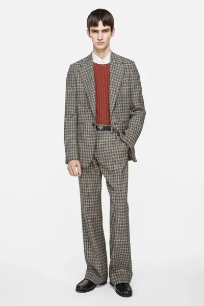 Fitted wool suit jacket
