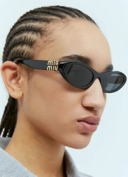 Cat-Eye Frame Sunglasses