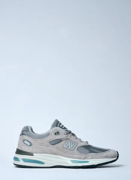 991v2 Sneakers