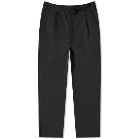 One Tuck Tapered Stretch Pant