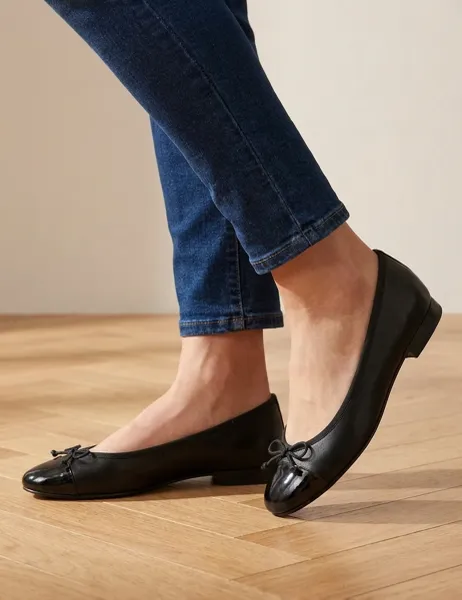 Jones Bootmaker Leather Flat Pumps Black