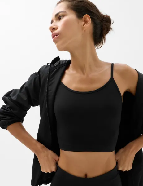 Goodmove Essential Scoop Neck Crop Top Black