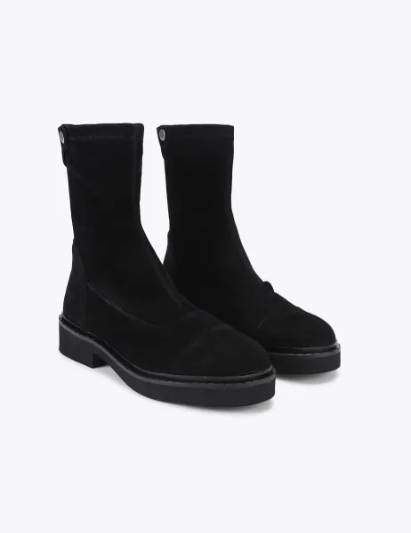 Steve Madden Suede Flat Round Toe Boots