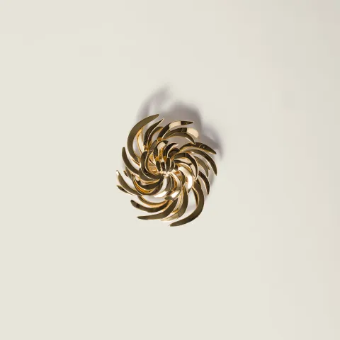 Metal brooch