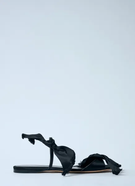 Voluptas Sandals