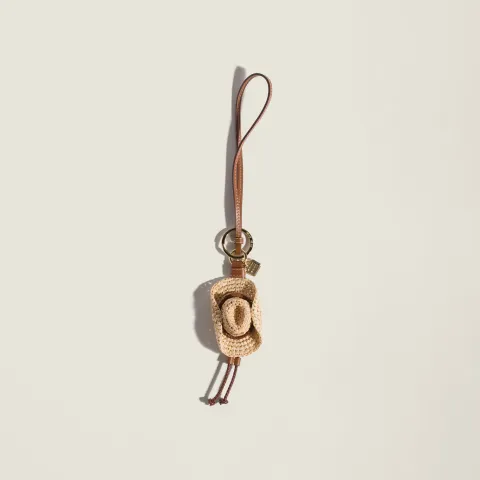 Raffia and leather key ring trick