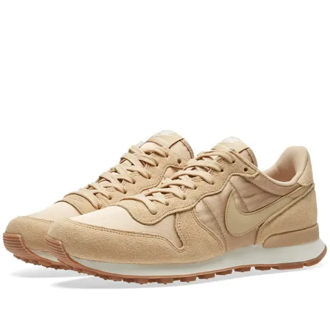 Internationalist W