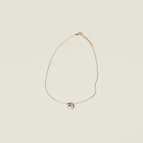 Metal necklace with pendant