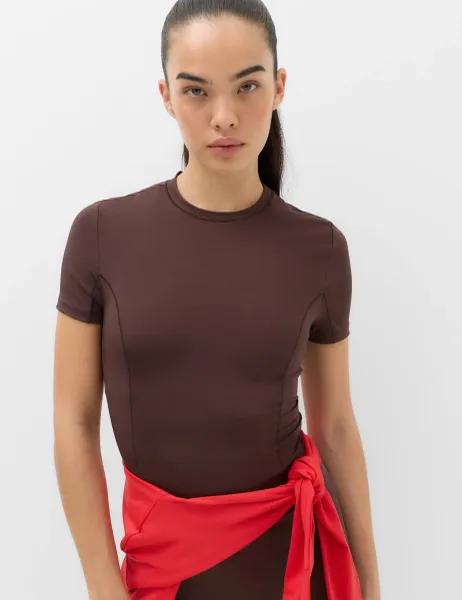 Goodmove Shine Crew Neck Fitted T-shirt Dark Chocolate