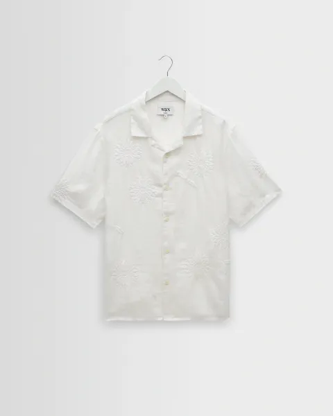 Didcot - White Flower Embroidered Short-Sleeve Shirt
